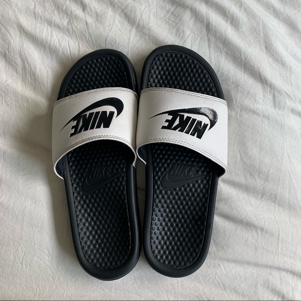 NIKE women’s black/white benassi slide sandal